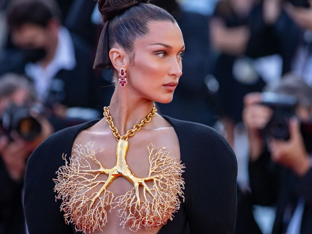 Bella Hadid compie 29 anni