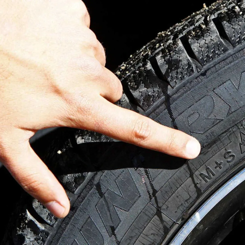 Cambiare le gomme non è solo una pratica stagionale, ma un vero e proprio passaggio di sicurezza