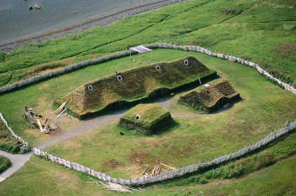 Il sito archeologico di L’Anse aux Meadows, scoperto nel 1960 e riconosciuto come Patrimonio dell’Umanità UNESCO, fornisce conferme scientifiche