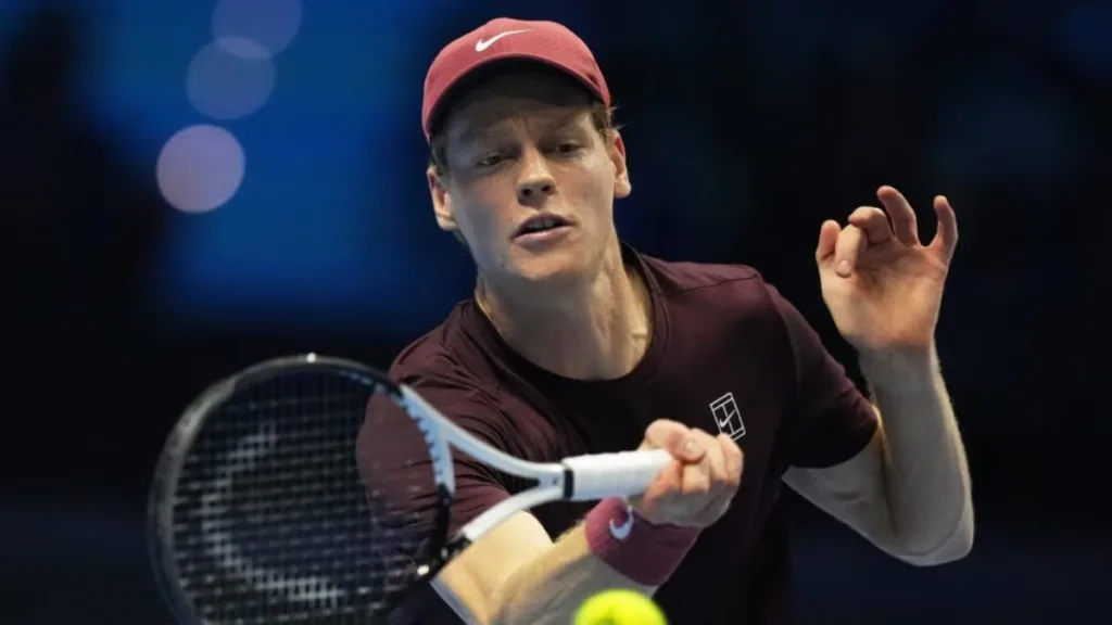 Jannik Sinner alle ATP Finals di Torino: Imbattibile o Implacabile? Jannik Sinner si è guadagnato con merito la semifinale delle ATP Finals 2025 a Torino, battendo Alexander Zverev con un risultato netto di 6-4, 6-3