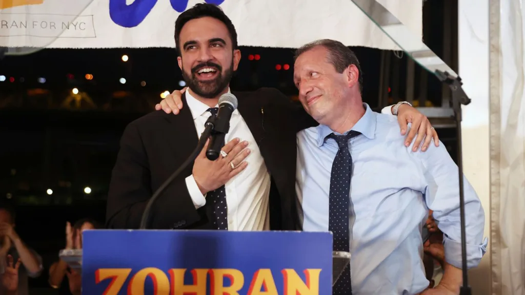 Zohran Mamdani, giovane politico musulmano di 34 anni, è stato eletto sindaco di New York in una vittoria che segna numerosi primati per la città