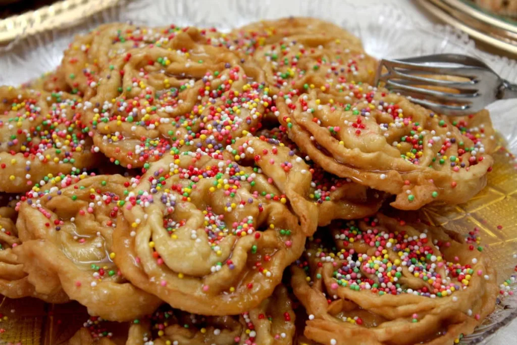 Cartellate pugliesi: l’arte di intrecciare miele e tradizione natalizia.