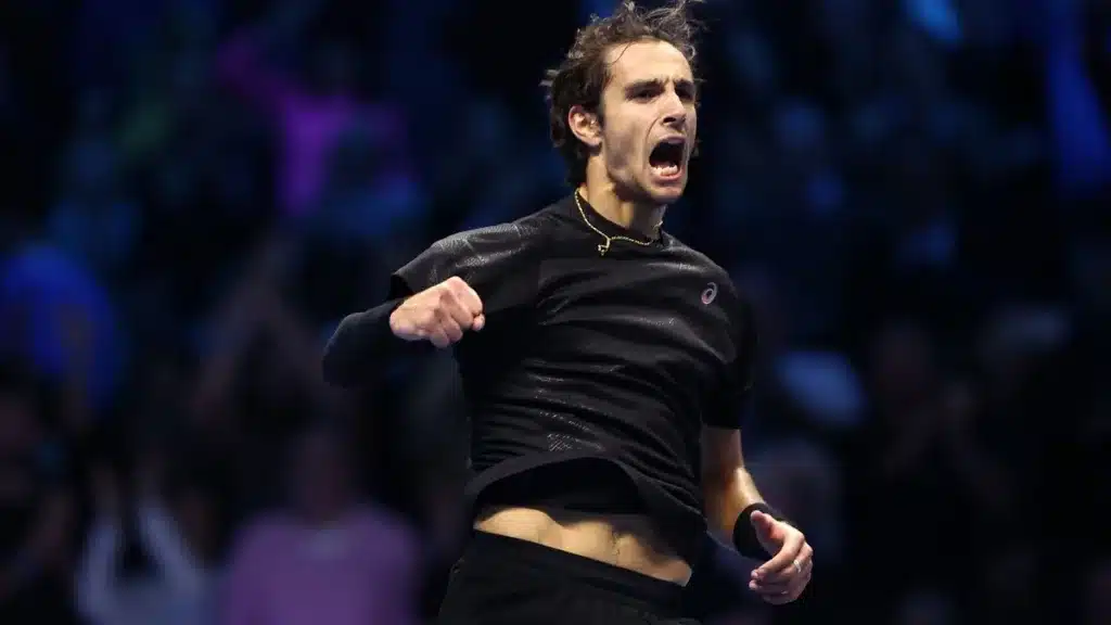 Una notte magica per il tennis italiano, con Lorenzo Musetti che ha dimostrato carattere, cuore e una voglia di non arrendersi mai, regalando al pubblico torinese uno spettacolo indimenticabile.