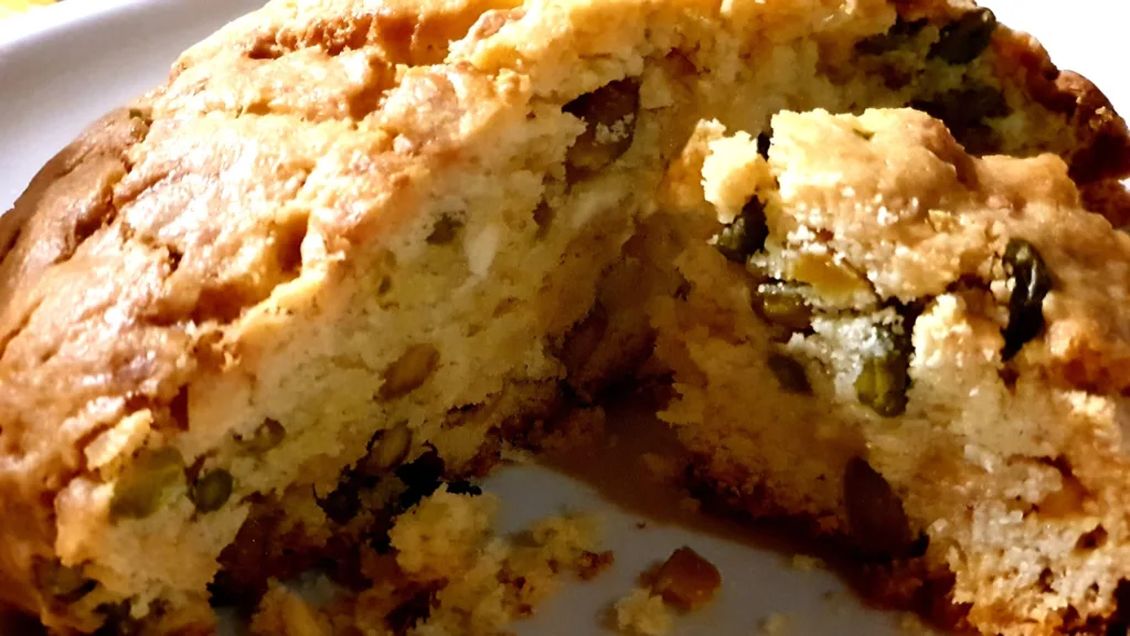 Pandolce al pistacchio: la variante gourmet per un Natale moderno.