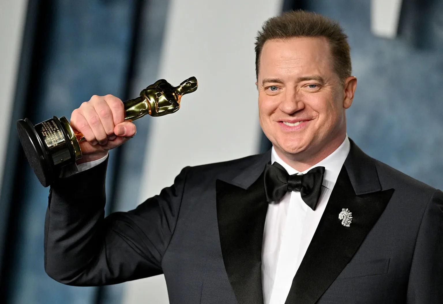 Brendan Fraser compie 57 anni: la rinascita dell’eroe che ha conquistato Hollywood. Oggi, 3 dicembre 2025, Brendan Fraser compie 57 anni. Un compleanno che arriva nel momento più dolce di una carriera che ha attraversato tutte le stagioni possibili