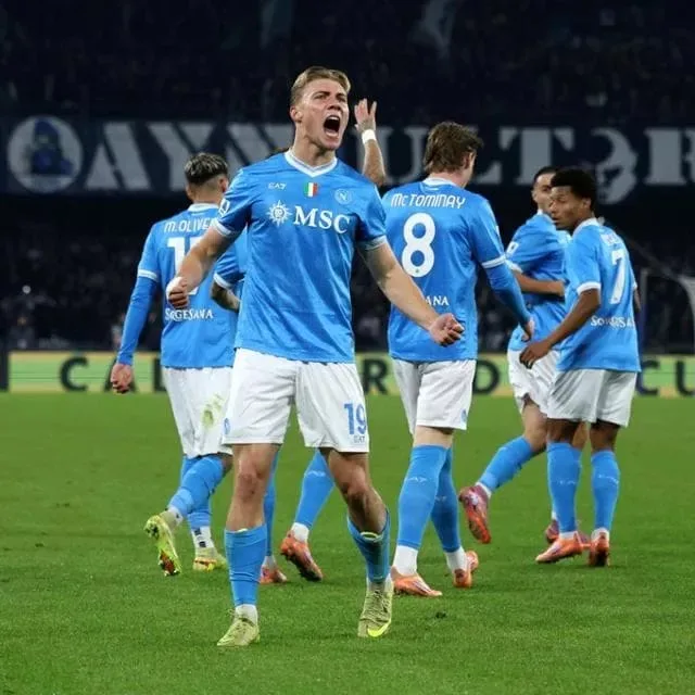 Serie A, il Napoli batte la Juventus 2 1: Hojlund decide la sfida e riporta gli azzurri in vetta