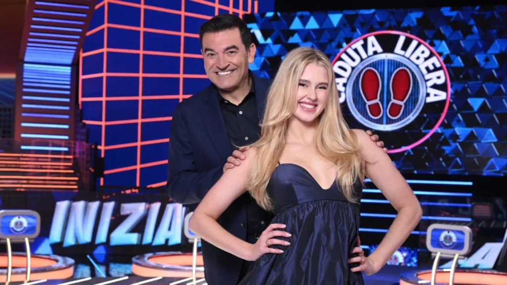 Isobel Kinnear, dal palco di Amici al quiz più amato d’Italia: ecco la nuova stella australiana della TV italiana. Isobel Kinnear, dal palco di Amici al quiz più amato d'Italia: ecco la nuova stella australiana della TV italiana