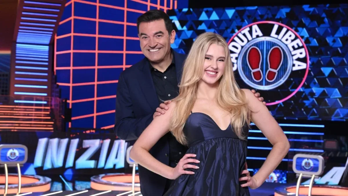 Isobel Kinnear, dal palco di Amici al quiz più amato d’Italia: ecco la nuova stella australiana della TV italiana. Isobel Kinnear, dal palco di Amici al quiz più amato d’Italia: ecco la nuova stella australiana della TV italiana.