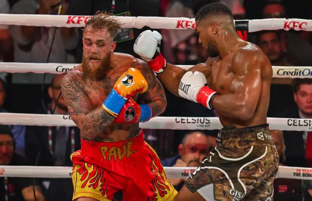 Joshua massacra Jake Paul al 6° round: il bluff della boxe è finita