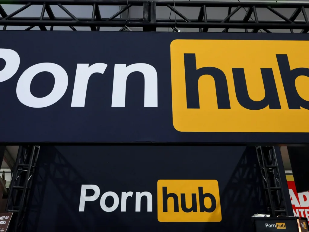 Pornhub, il Gigante in Crisi per Verifica Età