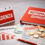 Da oggi, 21 gennaio 2026, si apre una finestra fiscale che molti contribuenti aspettavano da anni; parte infatti ufficialmente la rottamazione quinquies, la nuova sanatoria sulle cartelle esattoriali che consente di saldare i debiti con il Fisco pagando solo il capitale, senza sanzioni né interessi di mora.