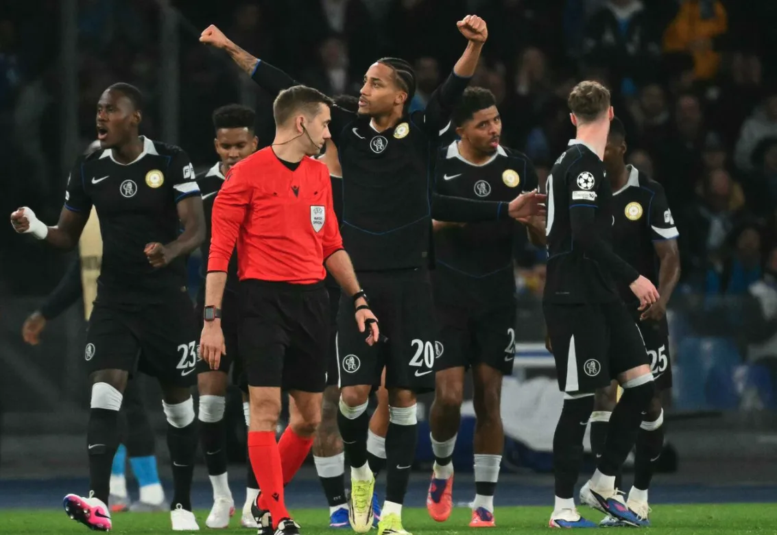 Nell'ultima giornata della fase league di Champions League 2025/26, giocata il 28 gennaio 2026, Inter, Juventus e Atalanta si qualificano ai playoff, mentre il Napoli viene eliminato dopo la sconfitta casalinga col Chelsea.