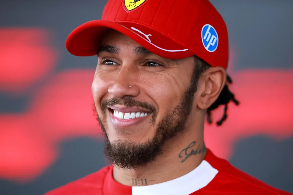 Auguri a Lewis Hamilton, pronto per il riscatto in Rosso