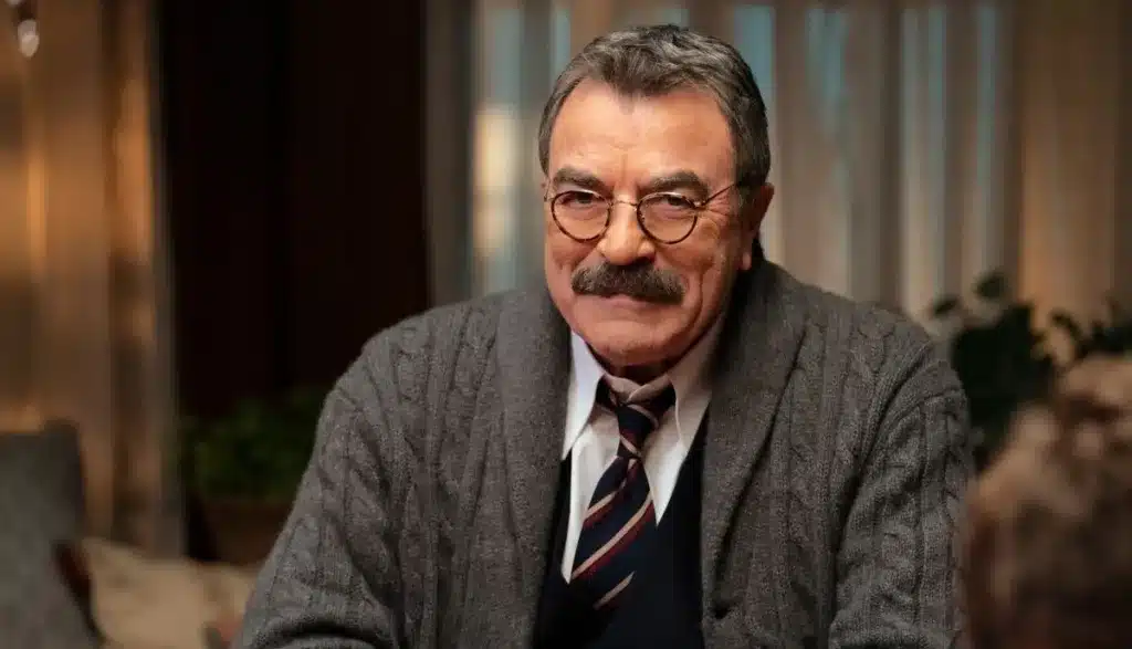 Oggi compie 81 anni Tom Selleck, l'uomo che ha definito lo stile maschile degli anni '80