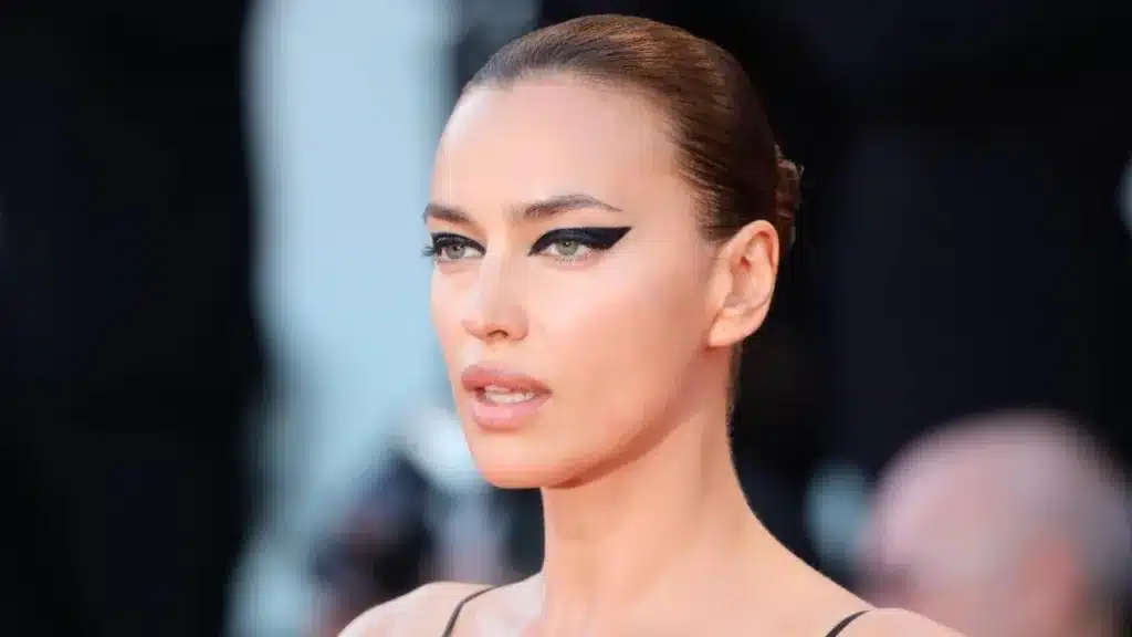 Irina Shayk, icona supermodella russa, debutta sul palco di Sanremo 2026 come co-conduttrice della terza serata, giovedì 26 febbraio, al fianco di Carlo Conti e Laura Pausini.