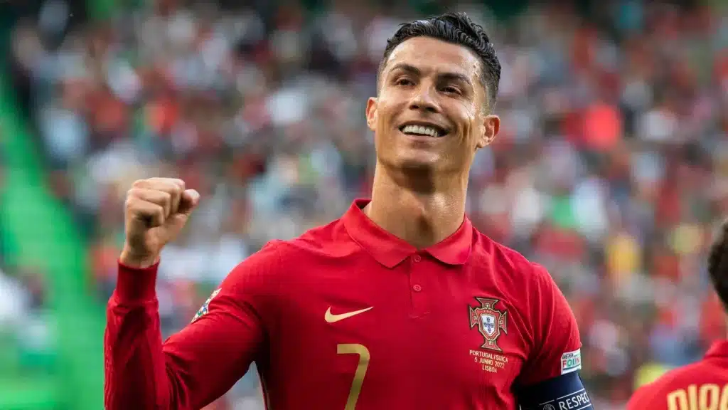 Oggi, 5 febbraio 2026, Cristiano Ronaldo festeggia un altro compleanno da campione. Un'occasione per ripercorrere la straordinaria carriera del calciatore che ha ridefinito i confini dello sport