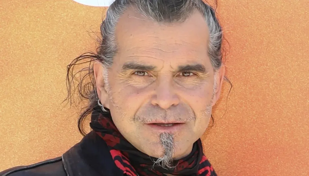 Piero Pelù compie 64 anni: l'uomo dietro la voce che ha urlato per generazioni