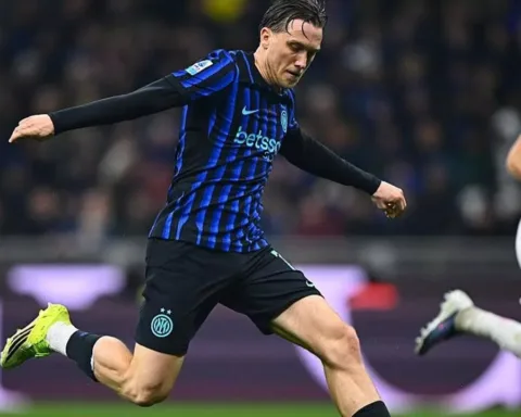 San Siro vive una serata intensa, carica di tensione, colpi di scena e giocate decisive. Inter-Juventus finisce 3-2 al termine di una partita aperta, veloce e combattuta fino all’ultimo secondo.