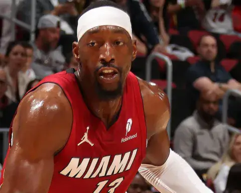 Bam Adebayo, il gigante dei Miami Heat, ha siglato 83 punti contro i Washington Wizards, vincendo 150-129 e diventando il secondo miglior marcatore di sempre in una singola partita NBA.
