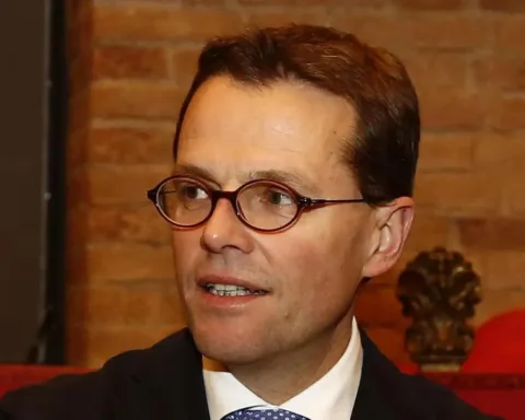 La morte di David Rossi, ex capo della comunicazione del Monte dei Paschi di Siena, precipitato dalla finestra del suo ufficio il 6 marzo 2013, non fu un suicidio.