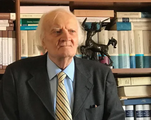 Bruno Contrada, ex alto dirigente della Polizia di Stato e figura chiave del SISDE durante la guerra di mafia a Palermo, è morto ieri sera a Palermo all'età di 94 anni.