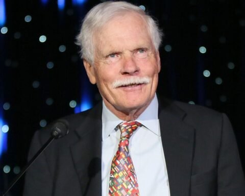Ted Turner è morto a 87 anni, e con lui se ne va uno dei pochi imprenditori capaci di cambiare davvero il linguaggio dei media.
