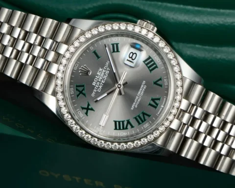 Esistono orologi che segnano il tempo e orologi che segnano un’epoca. Il Rolex Datejust con quadrante definito "Wimbledon" appartiene senza dubbio alla seconda categoria.