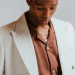 C'è un modo preciso in cui Wax London intende la moda maschile: vestiti con carattere, costruiti per essere indossati e reinossati.