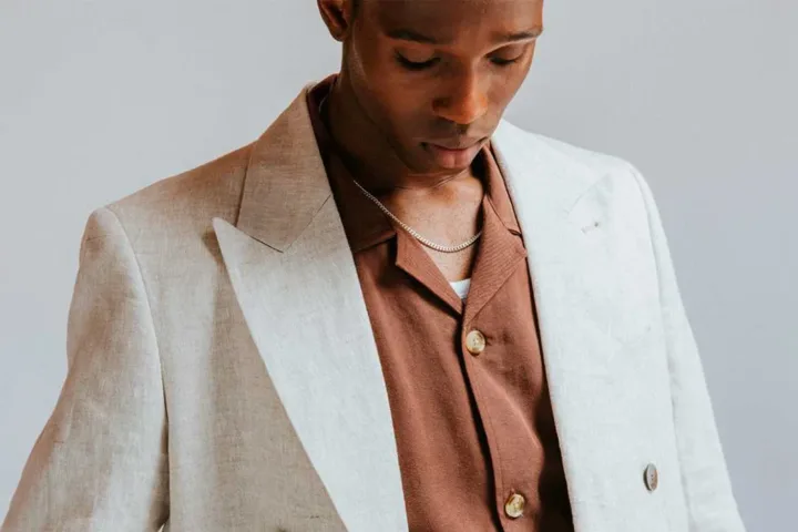 C'è un modo preciso in cui Wax London intende la moda maschile: vestiti con carattere, costruiti per essere indossati e reinossati.